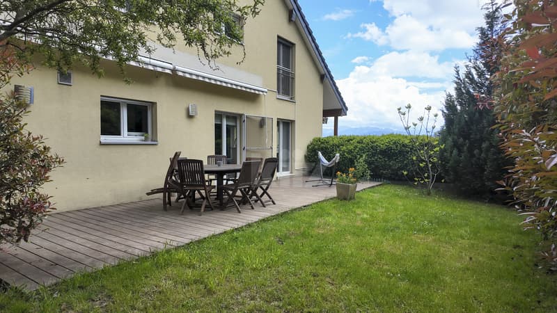 Charmante villa avec terrasses, jardin et vue dégagée (5)