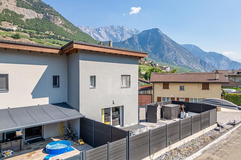 Belle villa récente avec grande terrasse (12)