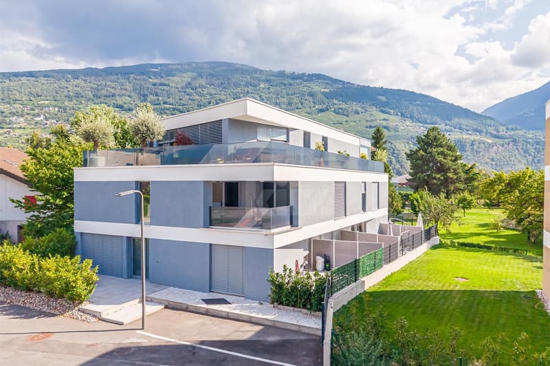 Beau studio récent avec vue sur les montagnes (1)