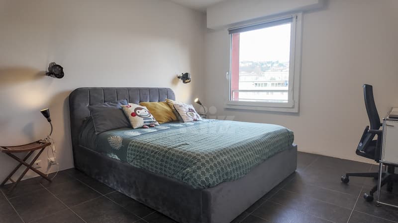 Bel appartement traversant avec balcon (7)