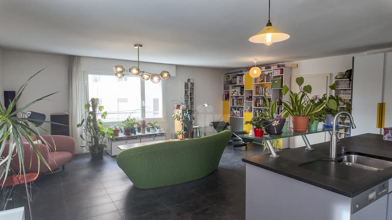 Bel appartement traversant avec balcon (6)