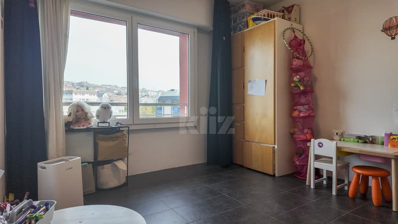 Bel appartement traversant avec balcon (9)