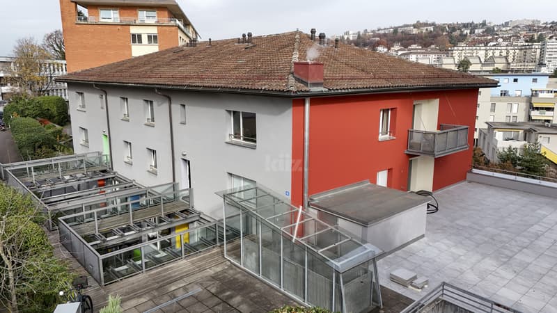 Bel appartement traversant avec balcon (12)