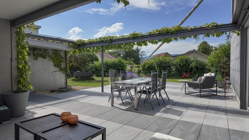 Villa lumineuse avec jardin dans un cadre calme et verdoyant (2)