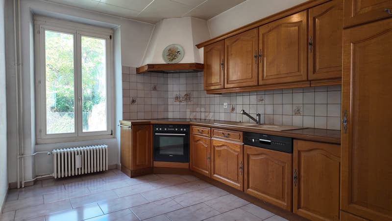 Charmant appartement avec balcon et vue sur le lac (2)