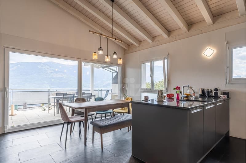 Bel appartement avec grand balcon et vue sur la plaine (1)