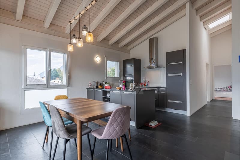 Bel appartement avec grand balcon et vue sur la plaine (5)