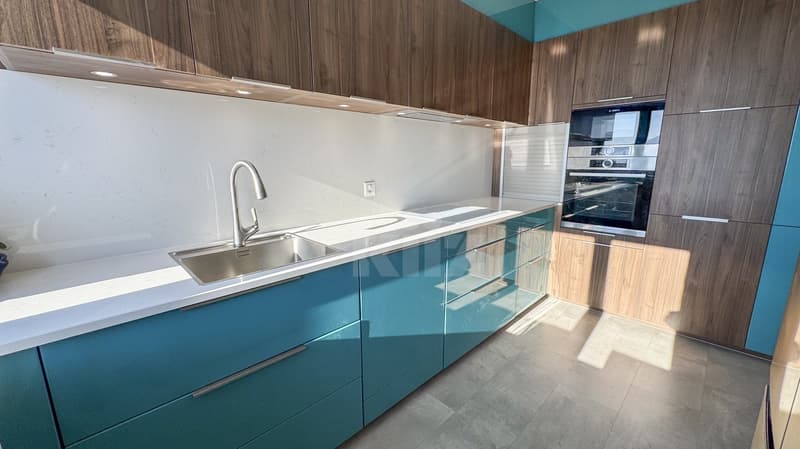 Bel appartement rénové avec balcon et vue panoramique (7)