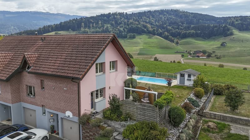 Charmante maison mitoyenne avec piscine (12)