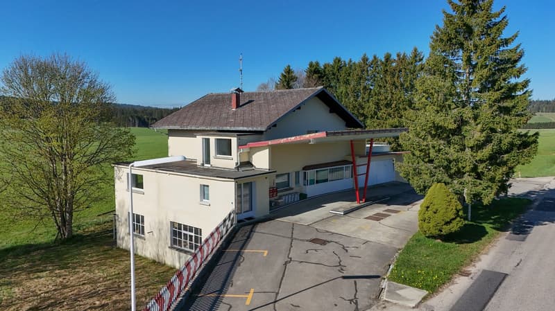 Maison de 3 logements avec ateliers au formidable potentiel (12)