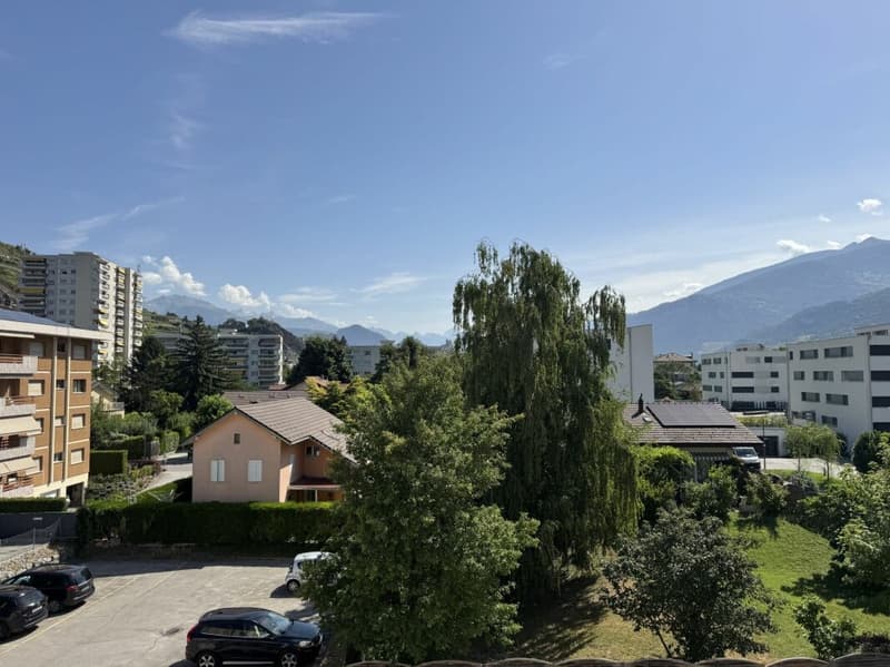 Sion - 4.5 pièces lumineux, calme avec garage et vue dégagée (10)