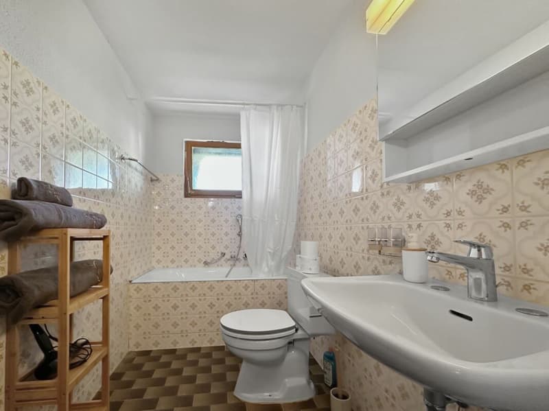 Salle de bain avec WC