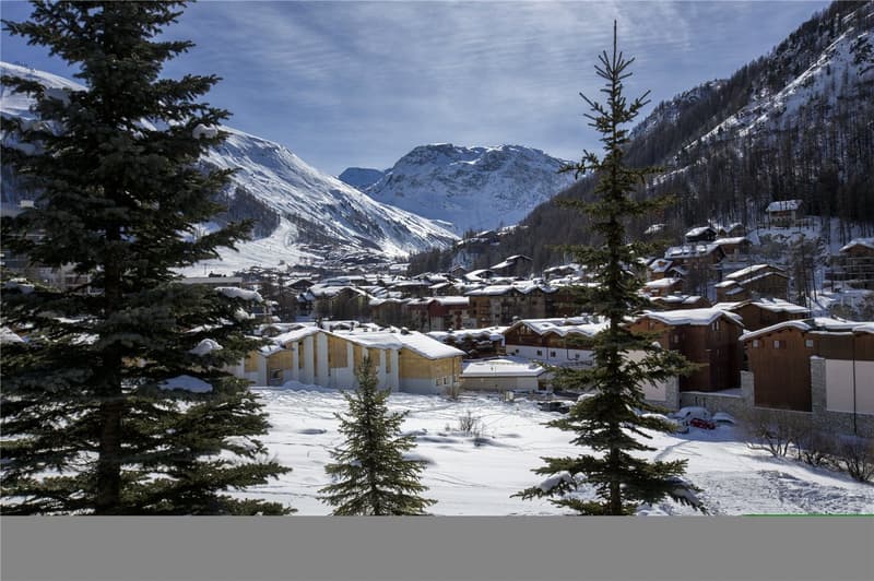 Raro chalet savoiardo in vendita con vista panoramica su Val d’Isère (7)