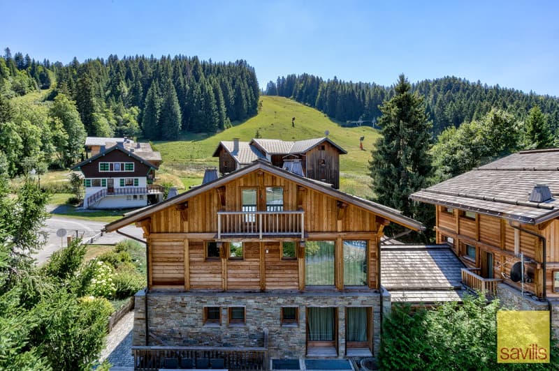 Un chalet eccezionalmente progettato e raro, a 50 metri dalle piste a Les Gets (22)