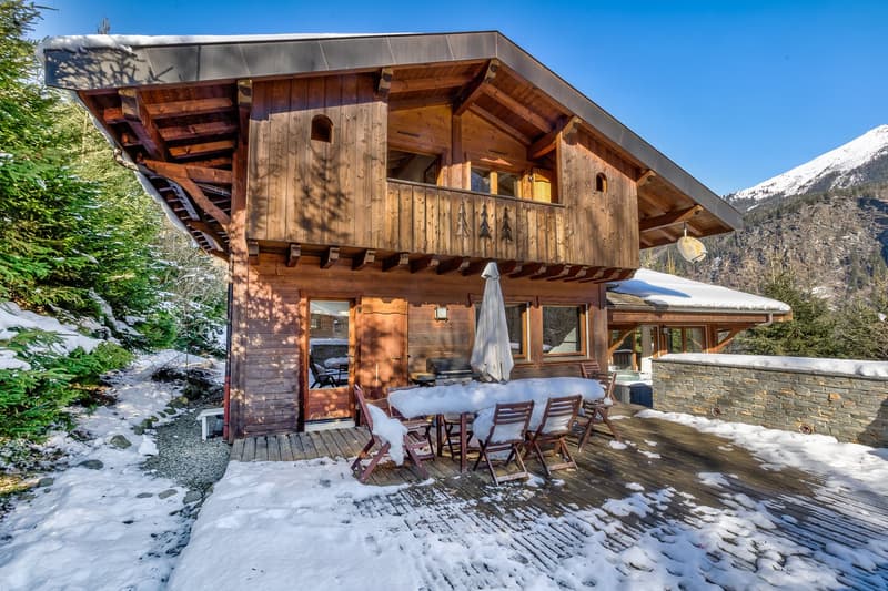 Delizioso chalet separato con cinque camere da letto e vista mozzafiato sul Monte Bianco (3)