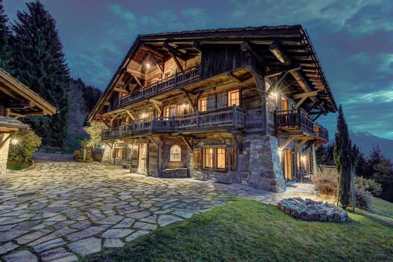 One of Villars’ finest chalets, situated in the heights of Domaine de la Residence (26)