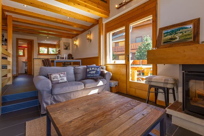 Good split level apartment with wonderful views (1)