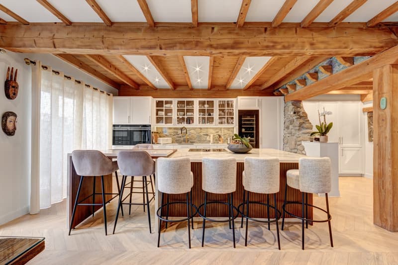 Stunning 320 m² villa fully renovated with high-End features, just steps from the Jussy village. (2)