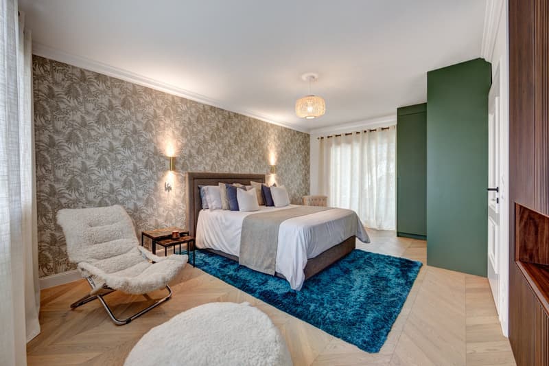 Stunning 320 m² villa fully renovated with high-End features, just steps from the Jussy village. (9)