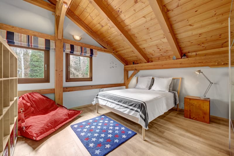 250 m² di casa familiare architettonica a 5 locali su un grande terreno di 2.500 m² situato direttamente accanto a una foresta (8)