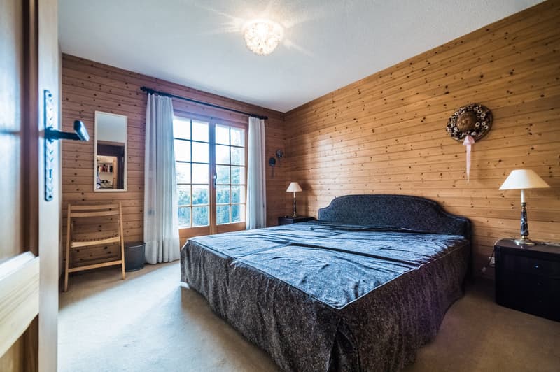 Charming Alpine Chalet with Stunning Mountain Views (8)