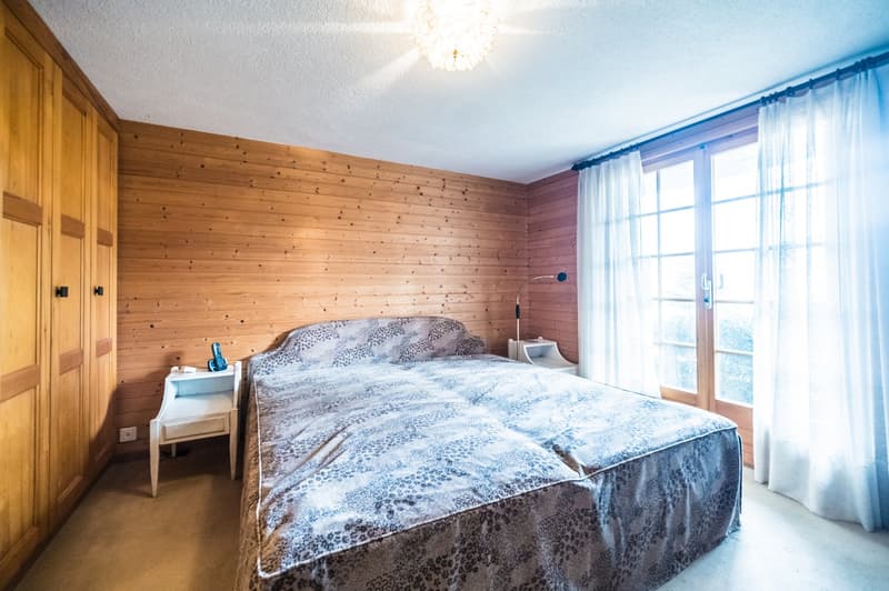 Charming Alpine Chalet with Stunning Mountain Views (11)