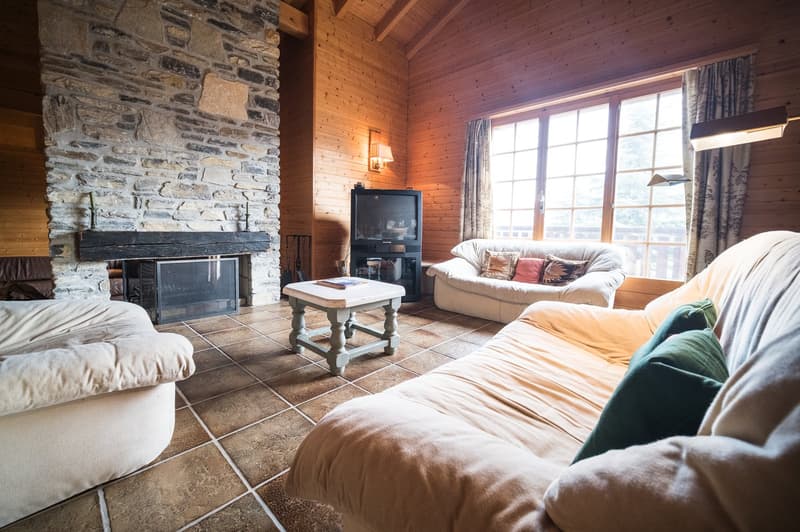Charming Alpine Chalet with Stunning Mountain Views (5)