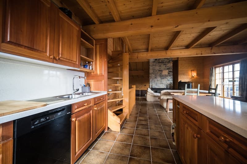 Charming Alpine Chalet with Stunning Mountain Views (6)