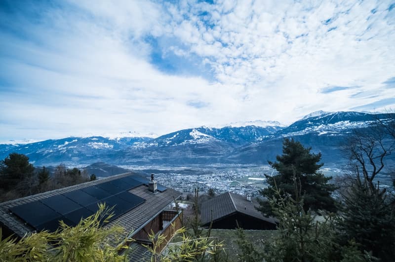 Charming Alpine Chalet with Stunning Mountain Views (13)
