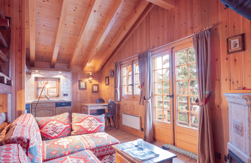 Two chalets with distinctive character, offering epic views over the mountains and valley. (4)