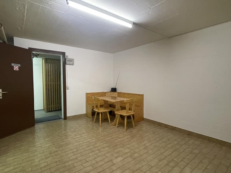 Local dépôt avec 5 caves + un box garage 2 places