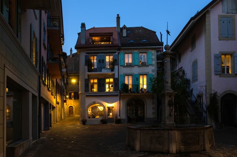 LUTRY : Immeuble de caractère en plein coeur du Bourg. (15)