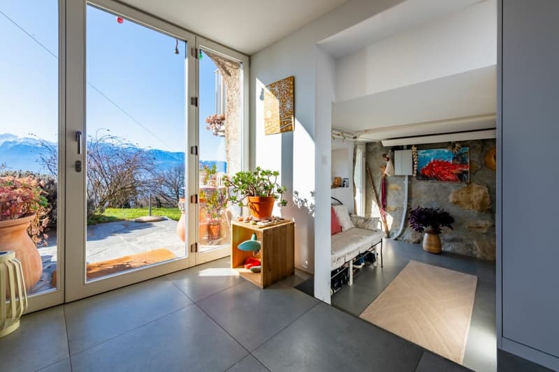 Maison de caractère rénovée avec vue panoramique sur le lac et les Alpes (3)