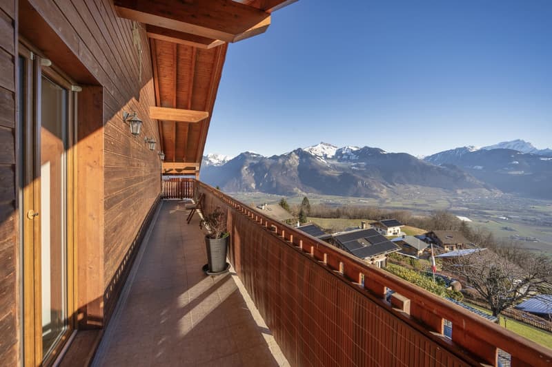 APPARTEMENT AVEC GARAGE ET BALCON - VUE PANORAMIQUE - EN EXCLUSIVITÉ (5)