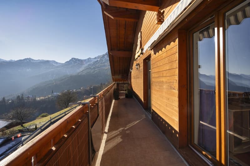 APPARTEMENT AVEC GARAGE ET BALCON - VUE PANORAMIQUE - EN EXCLUSIVITÉ (6)