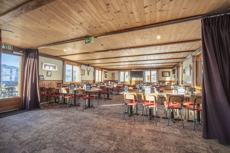 RESTAURANT SUR LES PISTES - TERRASSE VUE DENTS-DU-MIDI - EXCLUSIVITÉ (2)
