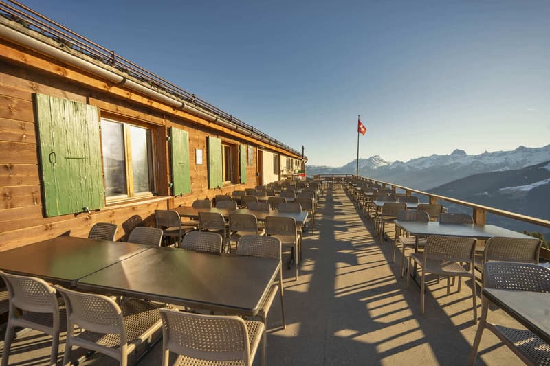 RESTAURANT SUR LES PISTES - TERRASSE VUE DENTS-DU-MIDI - EXCLUSIVITÉ (4)
