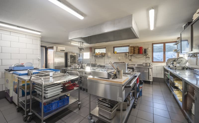RESTAURANT SUR LES PISTES - TERRASSE VUE DENTS-DU-MIDI - EXCLUSIVITÉ (7)