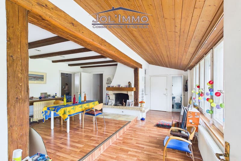 Propriété de caractère avec 3 appartements et terrain à bâtir à Perrefitte (6)