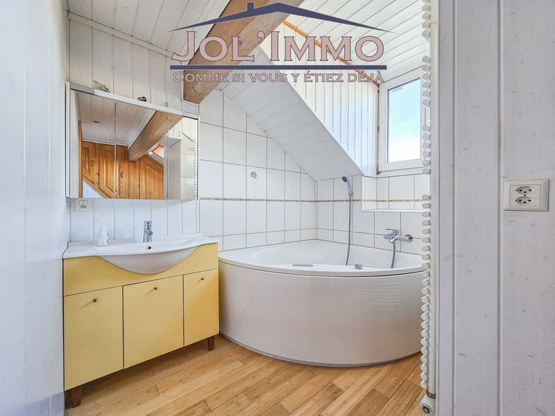 Immeuble de 3 appartements idéalement située proche de la gare avec une annexe atelier et garage (3)