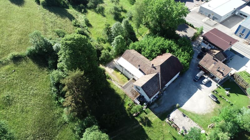 Propriété de caractère avec 3 appartements et terrain à bâtir à Perrefitte (2)