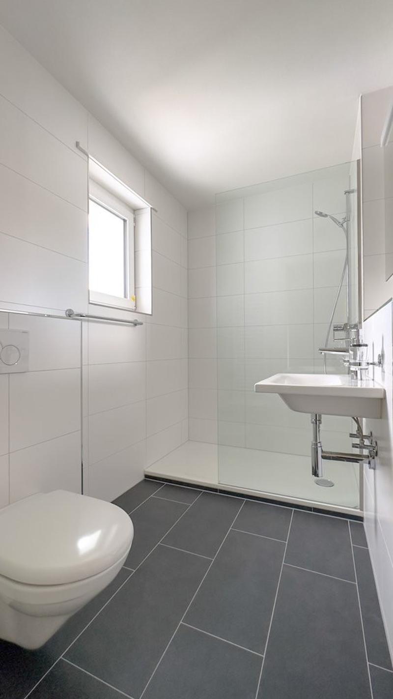 Badezimmer mit Dusche