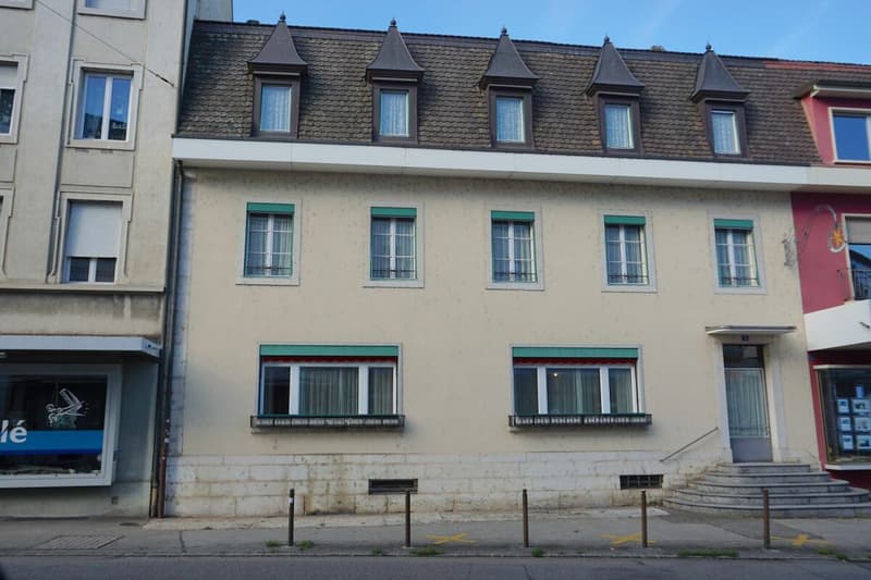 ARI-248 Pour investisseurs - Immeuble d'habitation - Surface totale de plancher 1'179 m2 - Volume du bâti de 3'227 m3 - Combles aménageables - Delémont, zone centre (1)