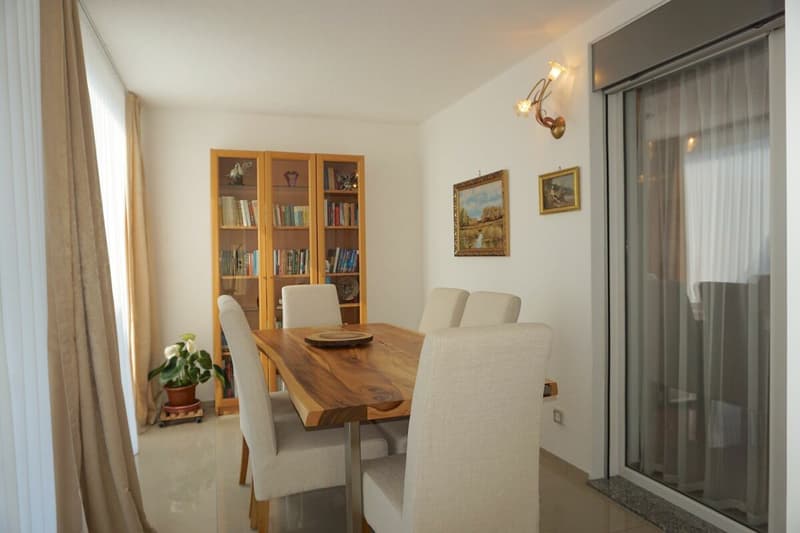 ARI-262 - Magnifique rez-de-jardin de 5,5 pièces dans une maison de standing à 2 logements (10)