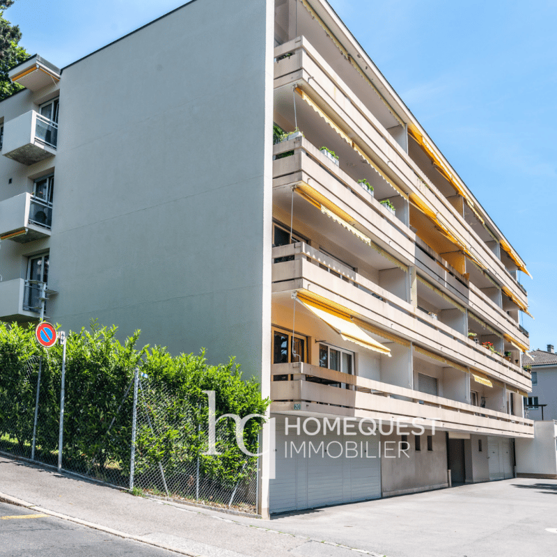 Appartement lumineux de 72 m² avec balcon plein sud, garage-box et potentiel de transformation en 3 pièces, dans un environnement résidentiel recherché à Pully. (2)