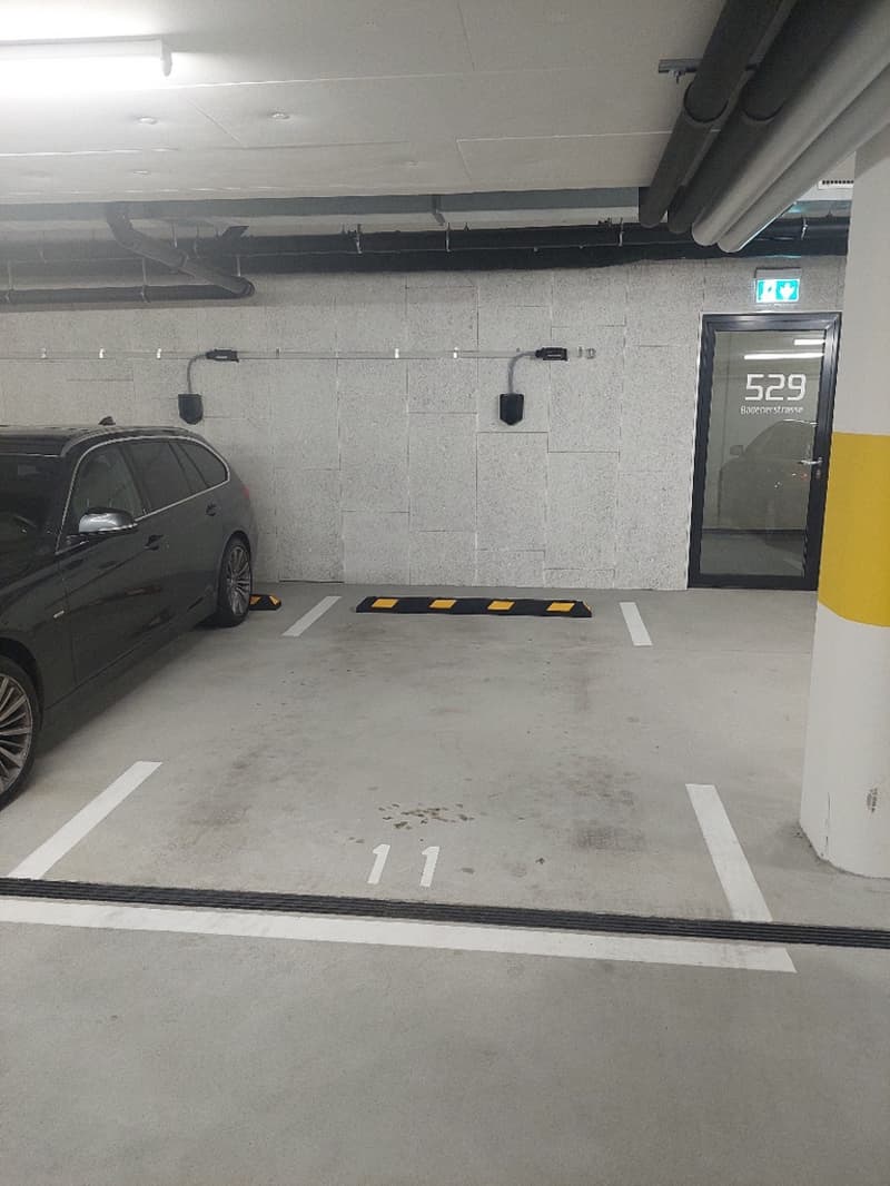 Parkplatz mit Ladestation (Musterfoto)