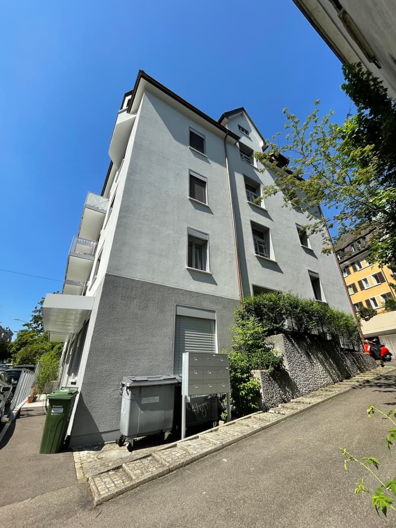 Zufahrt zum Abstellpatz im Innenhof
