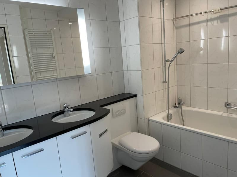Badezimmer mit Badewanne