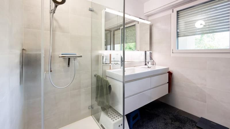 6.5-Zimmer-Maisonettewohnung mit Cheminée und zwei Balkonen in Riehen (3)