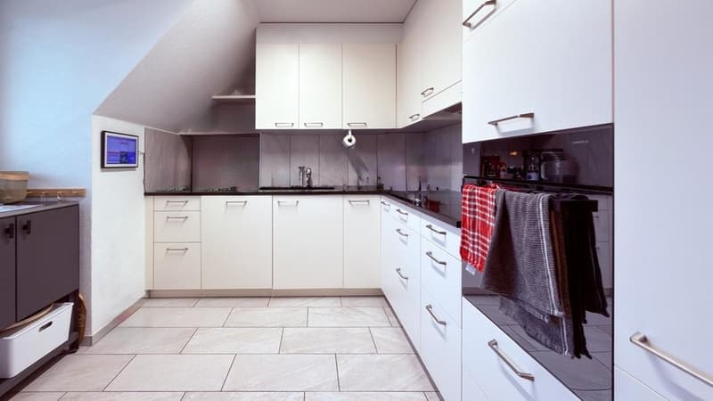 6.5-Zimmer-Maisonettewohnung mit Cheminée und zwei Balkonen in Riehen (2)